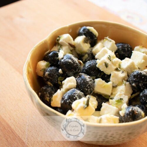 Azeitonas Temperadas com Queijo Feta